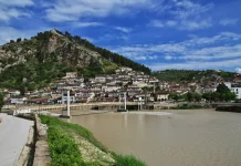 Berat a piedi: itinerario tra Mangalem, Gorica e il Castello