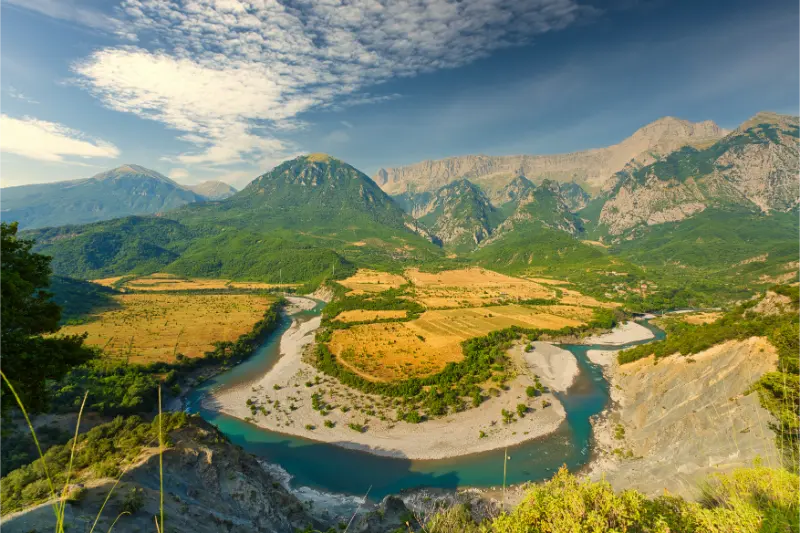 Fiume Vjosa vicino a Përmet